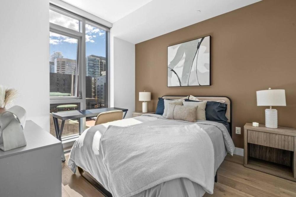 Stylish 1BR in DTLA l Pool Gym High Rise